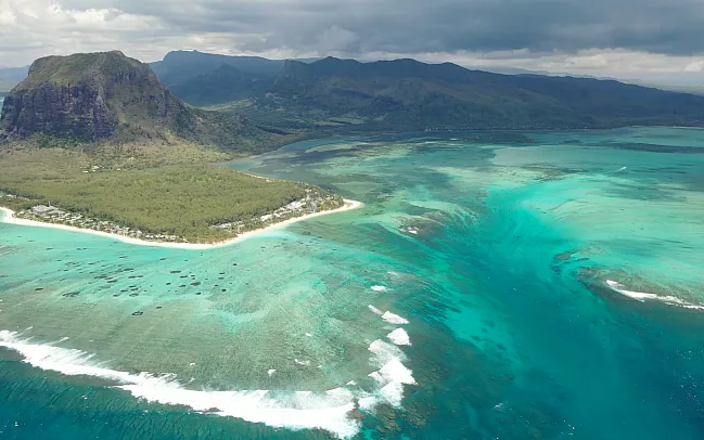The Story Behind Mauritius’ Stunning Underwater Waterfall