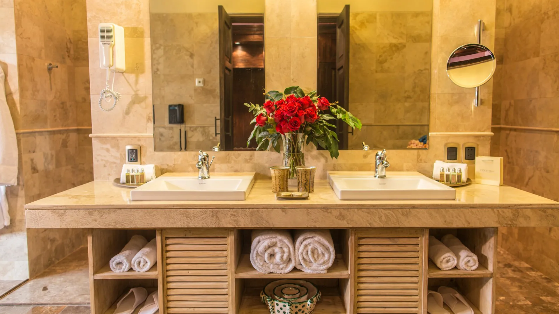 Sol y luna lodge spa