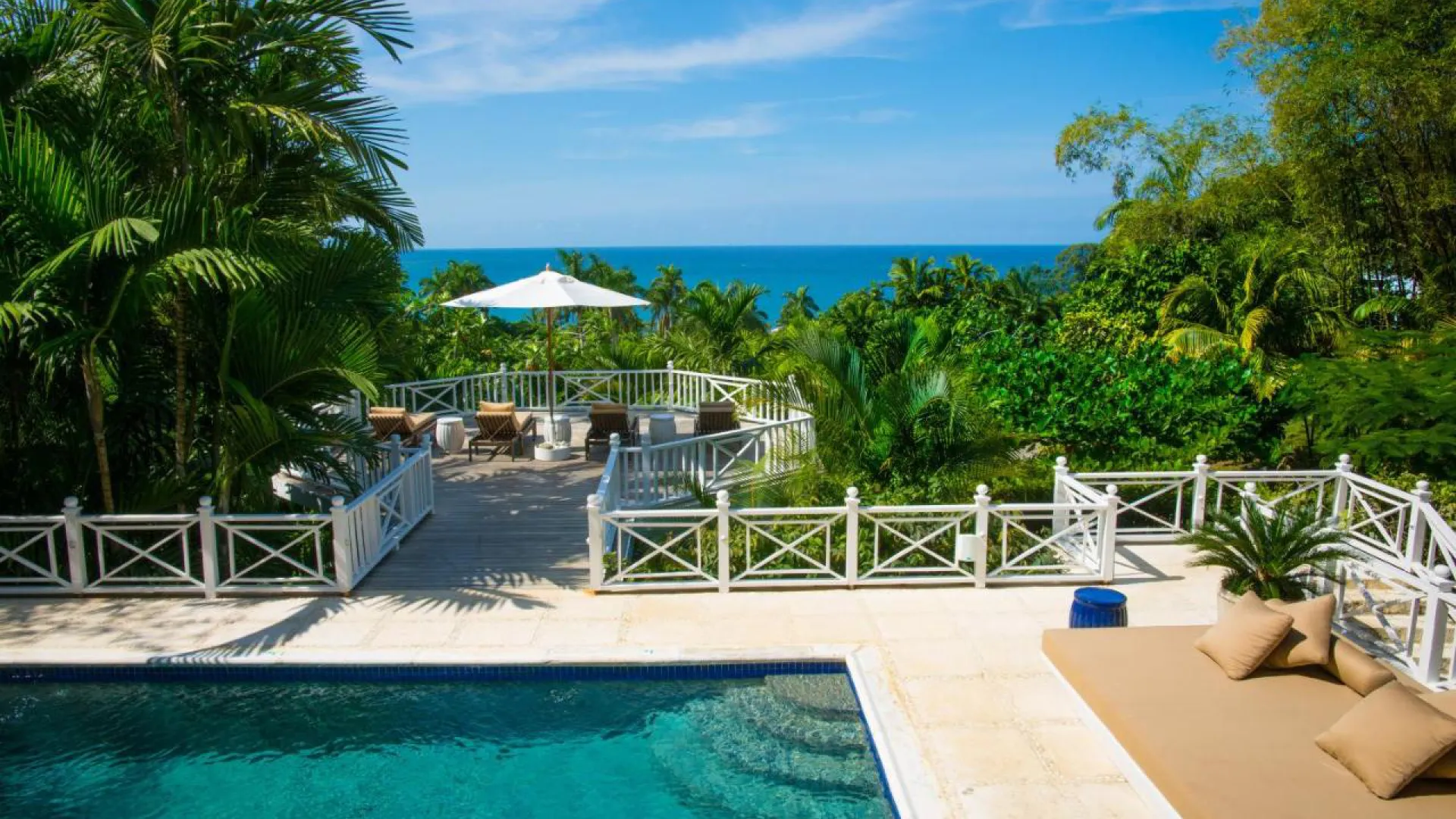 Round hill hotel and villas